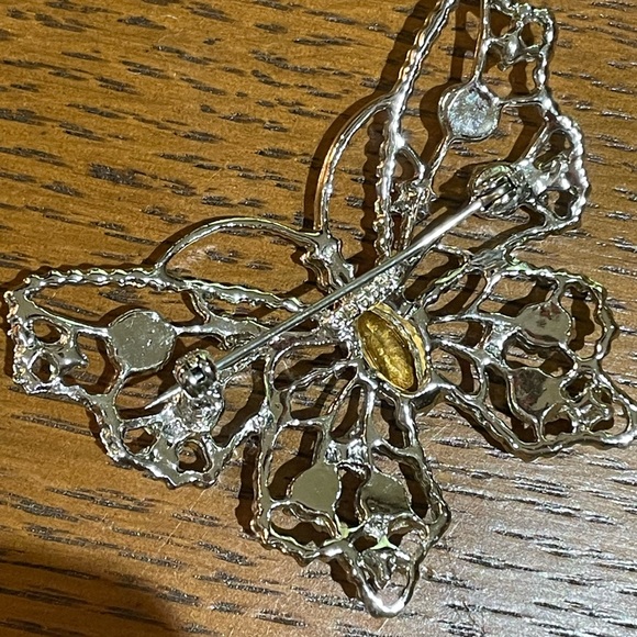 Butterfly w/Magenta Rhinestones - Picture 4 of 5